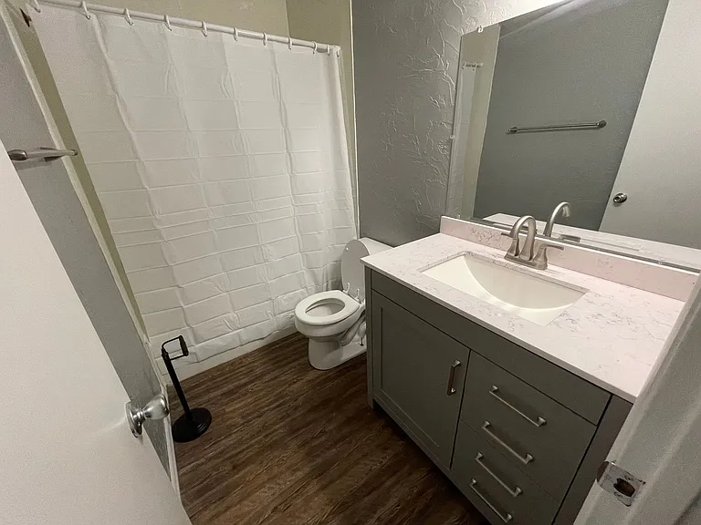 2924 Woodrich Dr #B — Photo 10