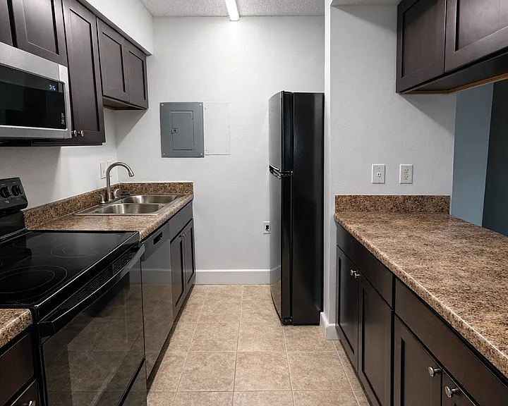 Monroe Park Towers Apartments — Photo 1