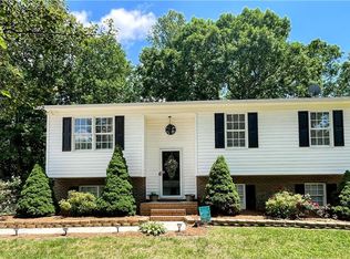 198 Oak Ridge Pl, Mount Airy, NC 27030