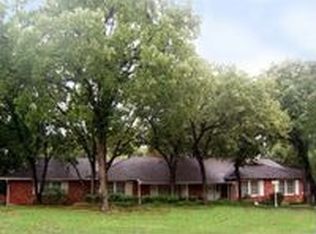 1741 Azteca Dr, Fort Worth, TX 76112