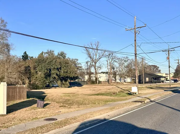 16 E Cornerview St #A, Gonzales, LA 70737