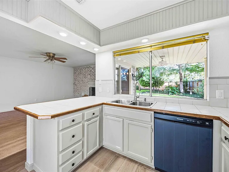 16202 Mill Point Dr — Photo 14