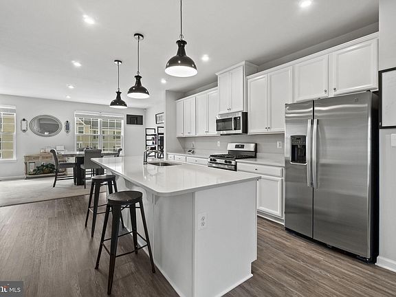 2nd image of 1021 Valley Run Dr