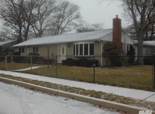 62 Park Ave, Patchogue, NY 11772