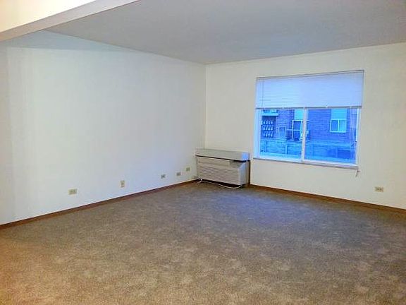 2nd image of 3044 W Grandville Ave APT 106