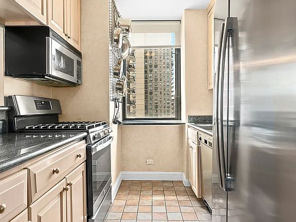 4th image of 330 E 75th St APT 17A