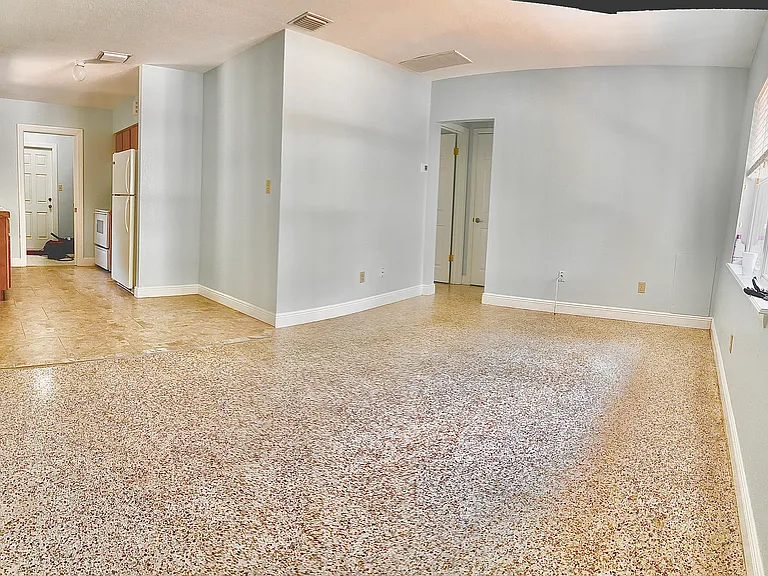 812 Bayou Ave #B — Photo 3