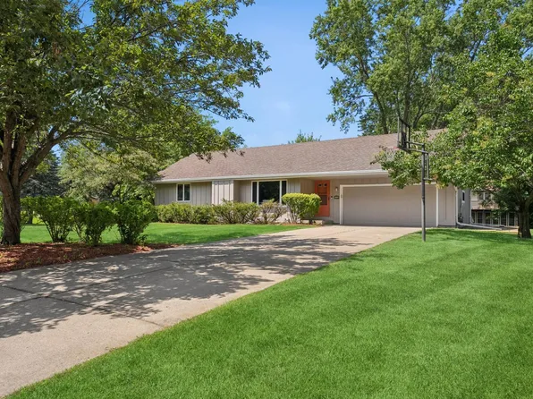 2801 Black Oaks Ln N, Plymouth, MN 55447