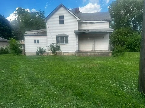 702 E Washington St photo 1
