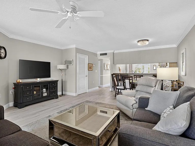 275 Palm Ave #D — Photo 10