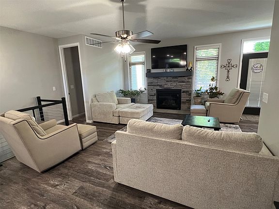 5th image of 1410 Highland Pointe Way