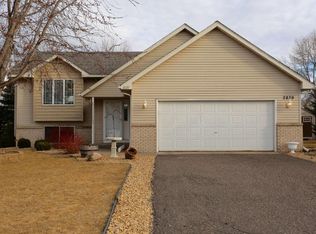 2839 Hillvale Ct N, Oakdale, MN 55128