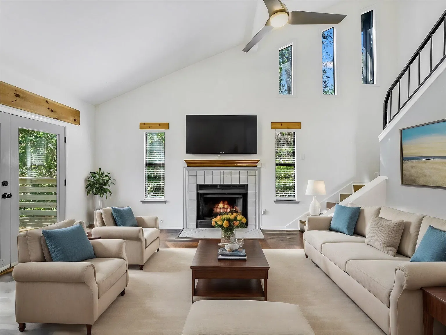 3 bed, 2.0 bath, 1326 sqft, $2,950 — Photo 4