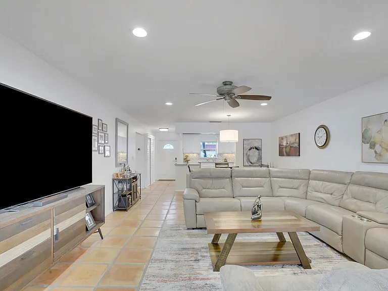 772 Nantucket Cir #B — Photo 14