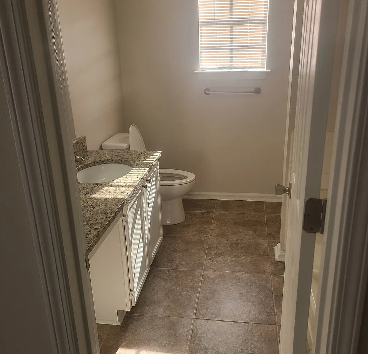 3 bed, 1837 sqft, $2,200 — Photo 4