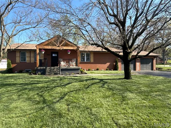 543 Illinois Ave, Wood River, IL 62095
