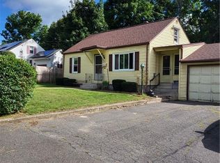 8 Green Valley Dr, Enfield, CT 06082