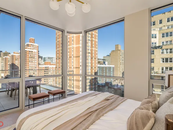 250 East 25th Street image 9 of 27