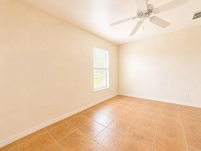 509 NE 24th Pl #A — Photo 15