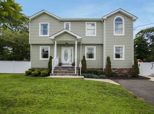 142 Adams St E, East Islip, NY 11730
