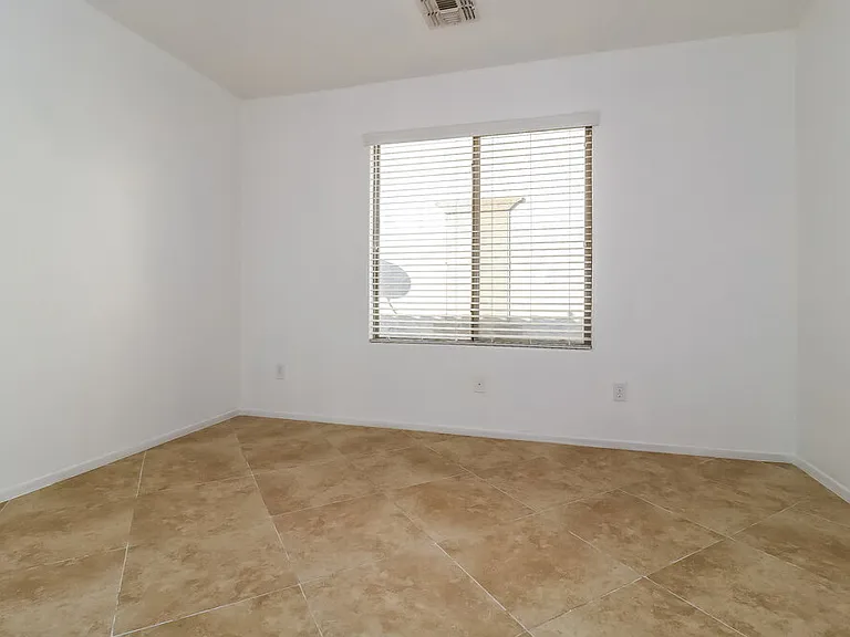 40084 W Catherine Dr — Photo 9