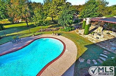1st image of 225 Creekwood Dr
