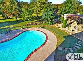 225 Creekwood Dr, Mansfield, TX 76063