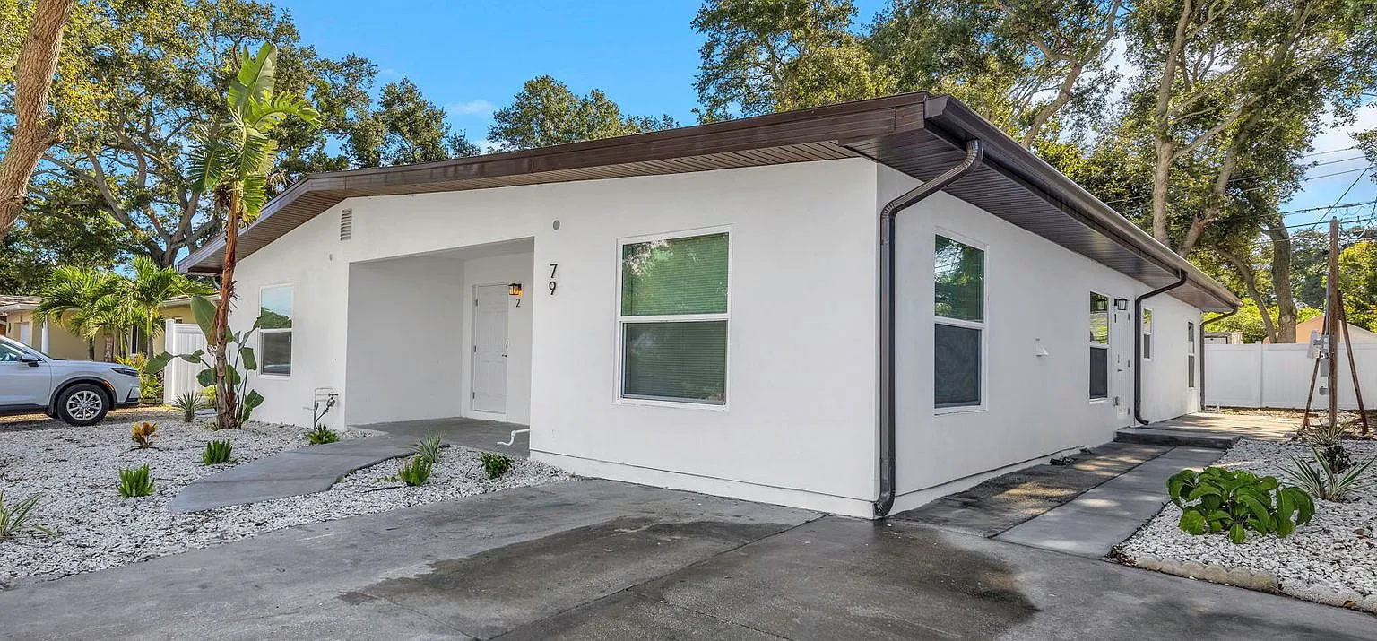 Charming 2 Bedroom, 2 Bathroom Dunedin Triplex Prime Location! Coming Soon — Photo 1