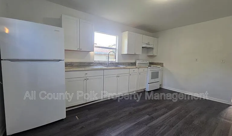 1135 Fairview Ave — Photo 5