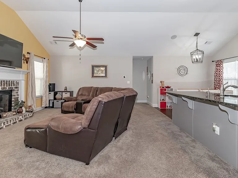 2112 Kinsale Ave — Photo 11