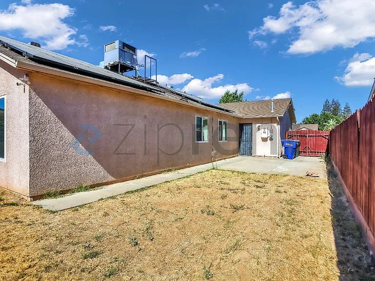 2437 N Tracy Ave — Photo 37