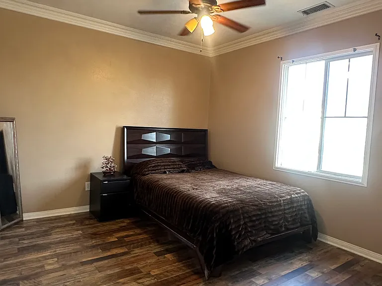1305 Util Cir — Photo 1