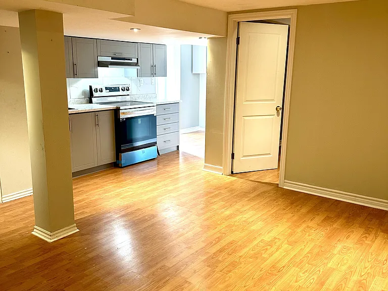 116 Rexway Dr E — Photo 23