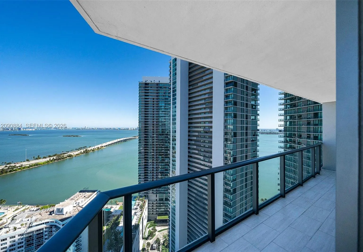 Paraiso Bayviews Condo — Photo 1