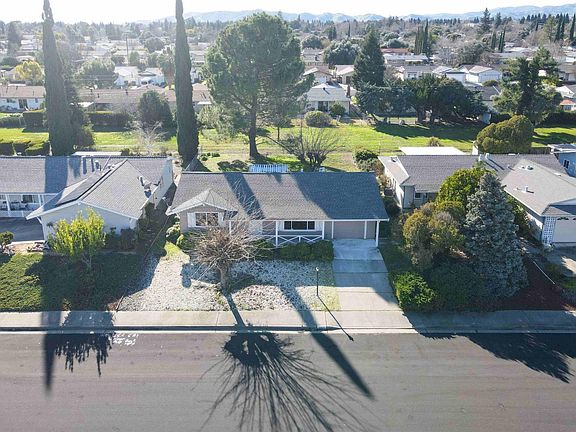 3rd image of 189 Lassen Cir