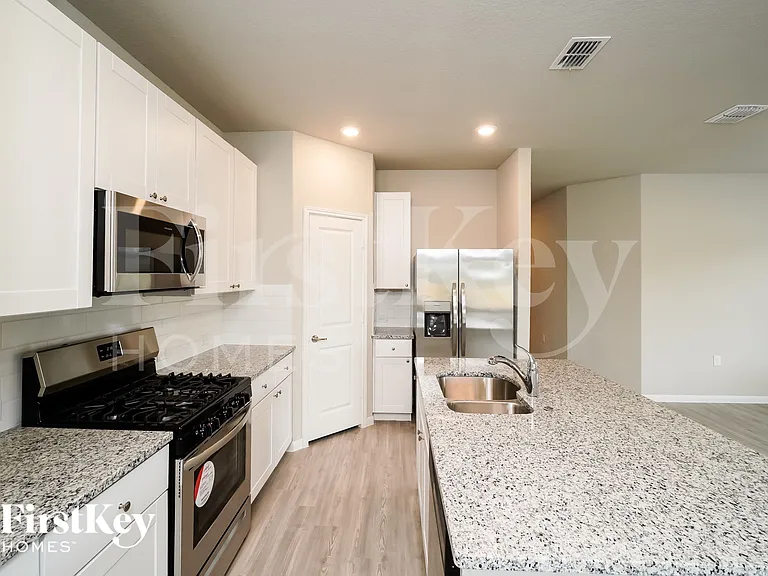 6202 Marco Plns — Photo 7