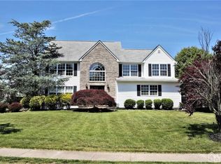 22 Todd Cir, North Brunswick, NJ 08902