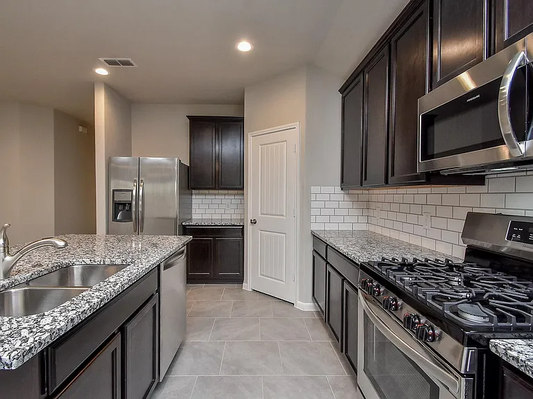 1427 Central Heights Dr — Photo 12