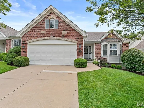 135 Lindbergh Place Dr, Saint Louis, MO 63146