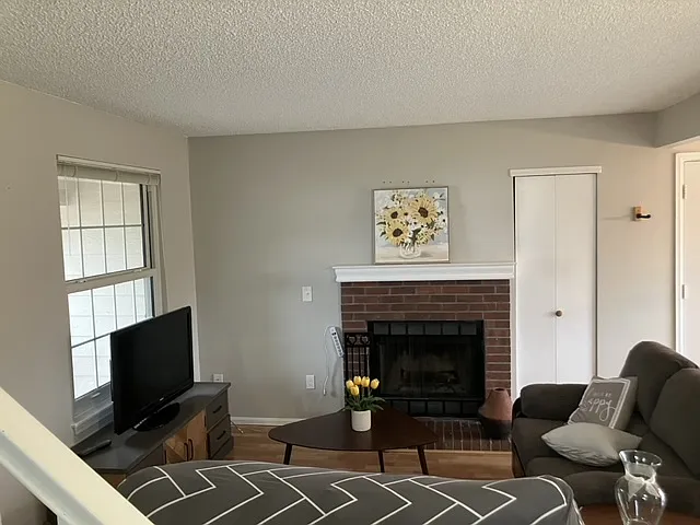 2 bed, 940 sqft, $2,500 — Photo 3