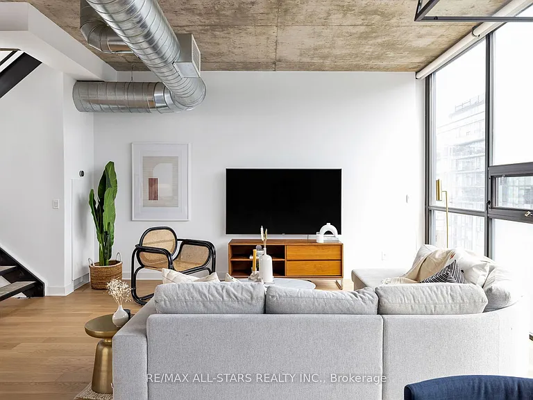 60 Bathurst St #Penthouse 1011 — Photo 2