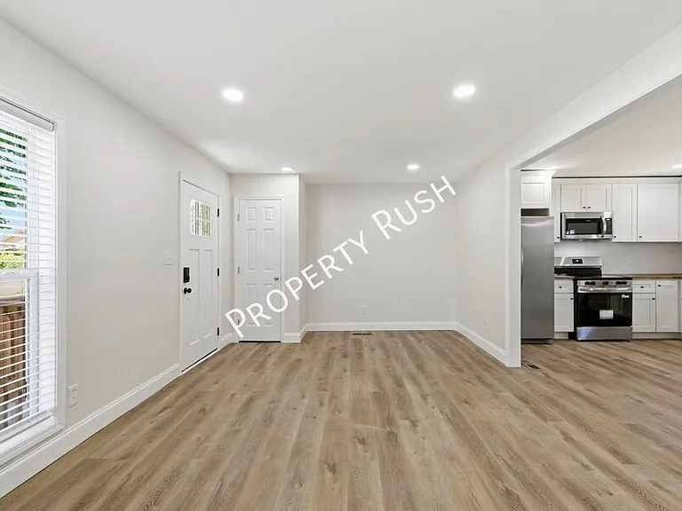 6107 Vance Cir — Photo 6