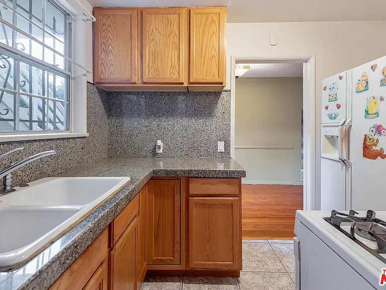 4137 Perlita Ave #B — Photo 16