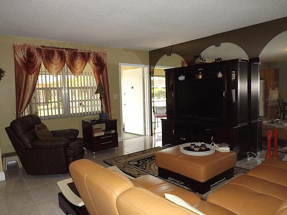 5th image of 5300 Washington St #114W