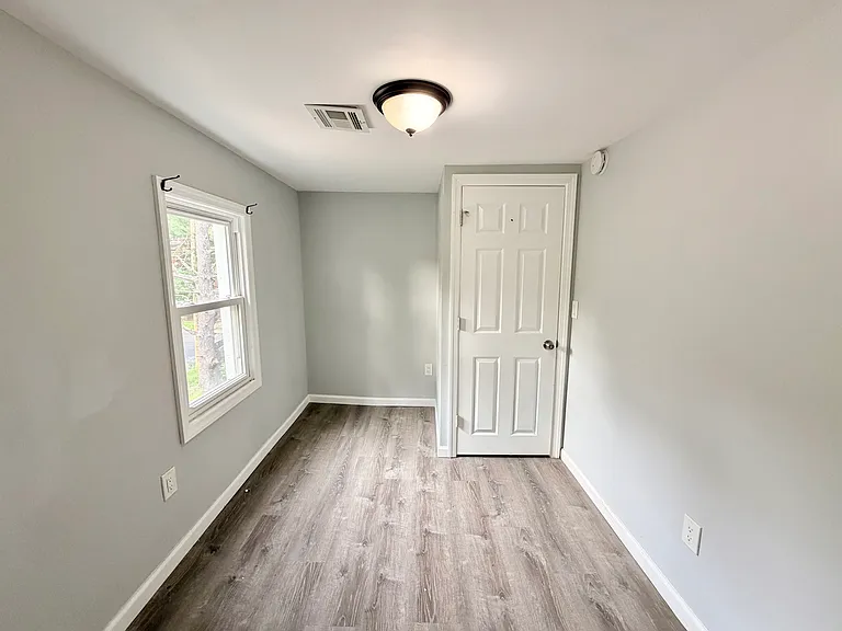 403 Mantua Blvd — Photo 11