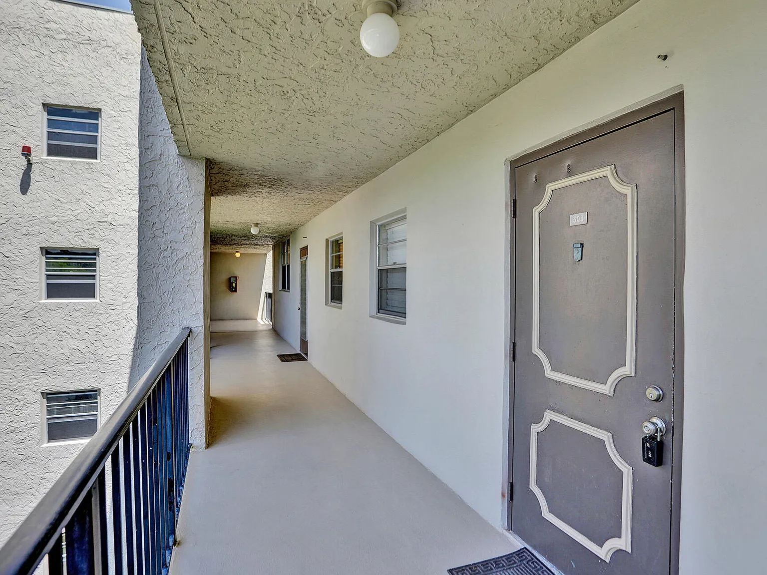 2 bed, 2.0 bath, 970 sqft, $1,850 — Photo 2