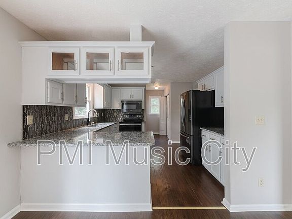 5th image of 1018 Rivermont Ct