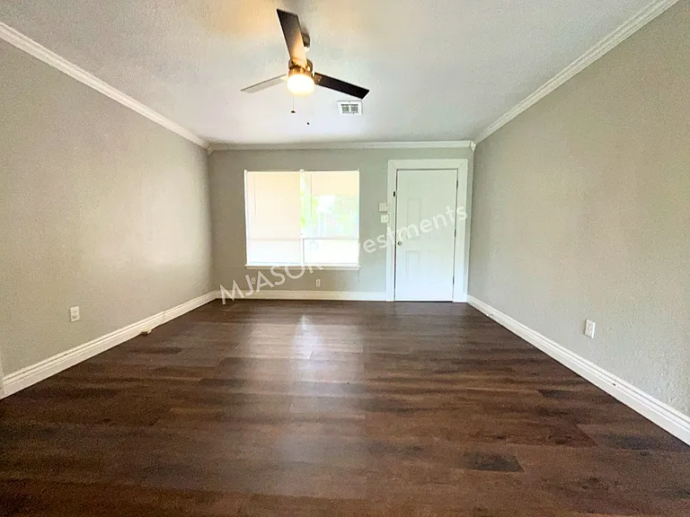 2709 NW Hilltop Dr — Photo 2
