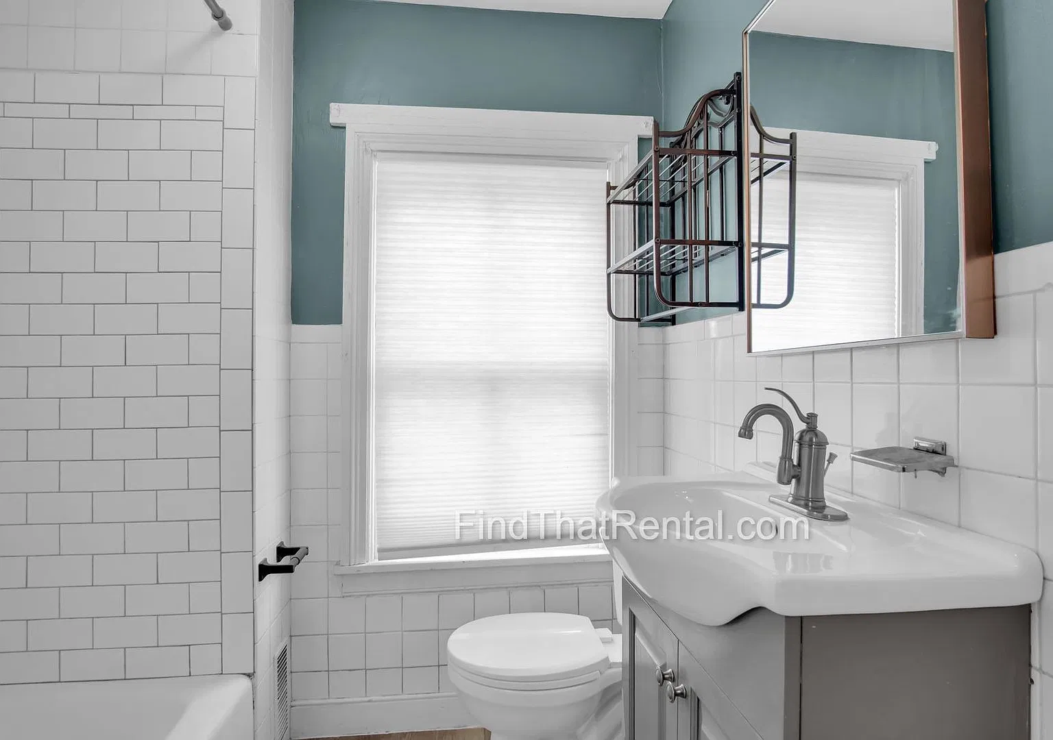 Cat-Friendly Spacious and Bright Downtown Carlisle Historic Home for Rent — Photo 1