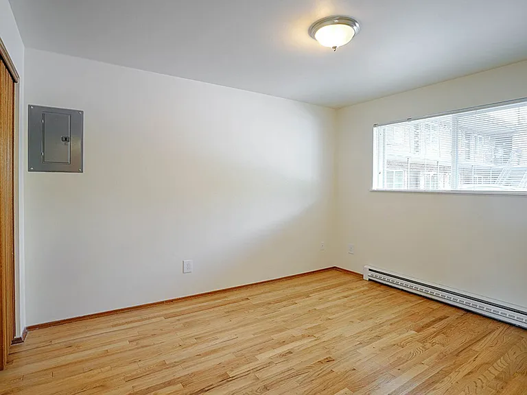 Dolores Manor Apartments — Photo 22
